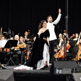 Festa e 26-vjetorit të Çlirimit të Kosovës nisi me zërin magjik të Ermonela Jahos
