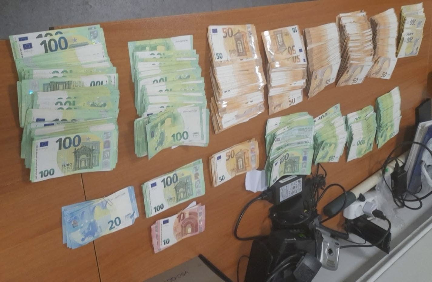 Sekuestrohen mbi 119 mijë € të padeklaruara në Merdar