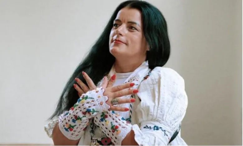 Vasfije Krasniqi në revistën “Vouge” në mesin 250 të mbijetuarave të dhunës seksuale në gjithë botën