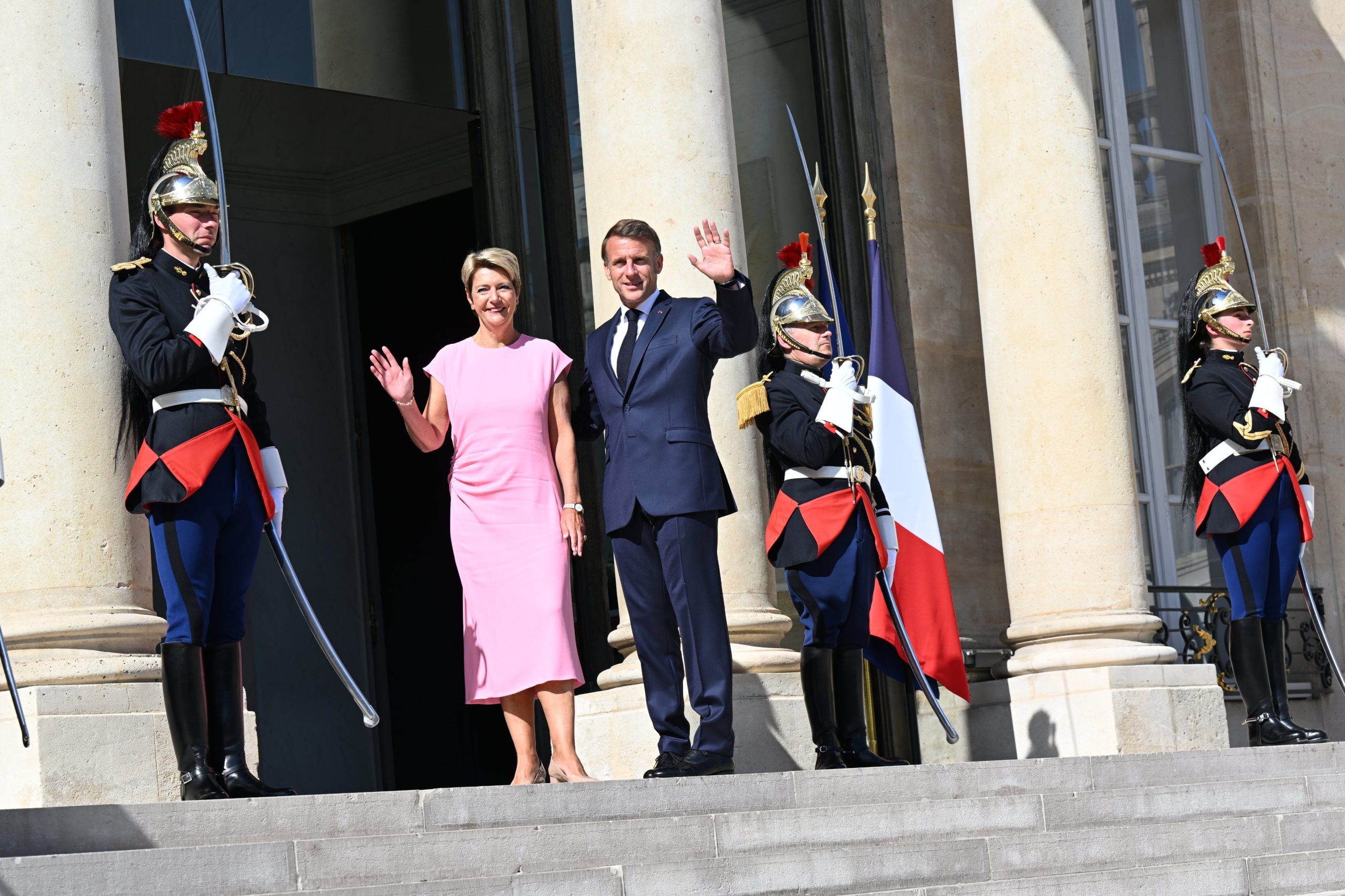 Presidentja zvicerane takon Macron në Paris, diskutojnë për Evropën, sigurinë dhe tensionet tregtare me SHBA-në
