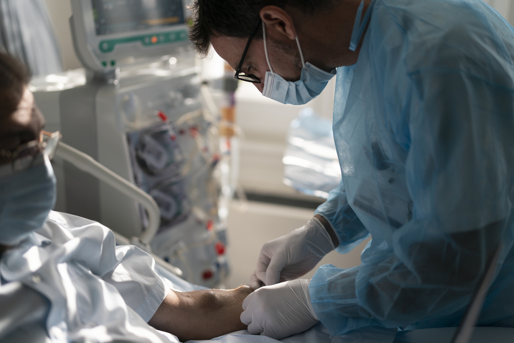 Shtrimet në spital në urgjencë rriten ndjeshëm në dimër