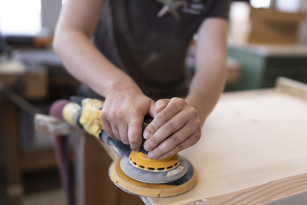 Punësimi vazhdon të rritet në Zvicër  por vetëm pak