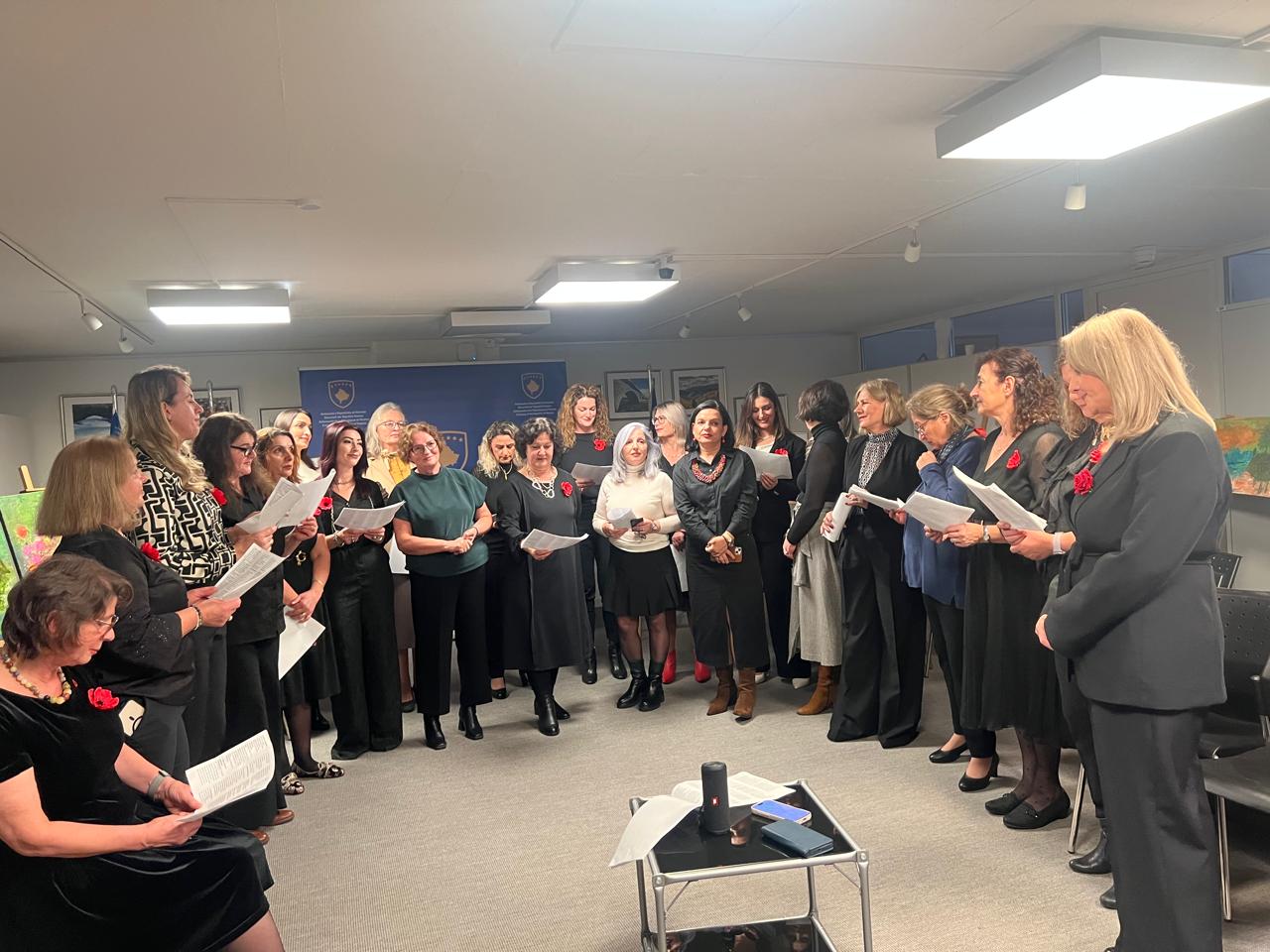  Nëntori fillon me ne    Gratë shqiptare të Zvicrës festojnë me këngë  art dhe krenari kombëtare