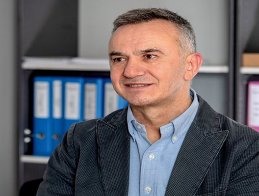  Discere et studēre ad futurum   Mësim e studim për të nesërmen  