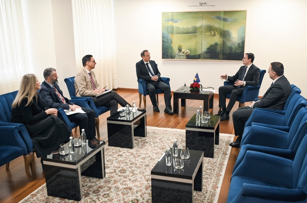 Kryeministri Kurti dhe drejtues të Helvetas diskutojnë rolin e diasporës në zhvillimin e Kosovës