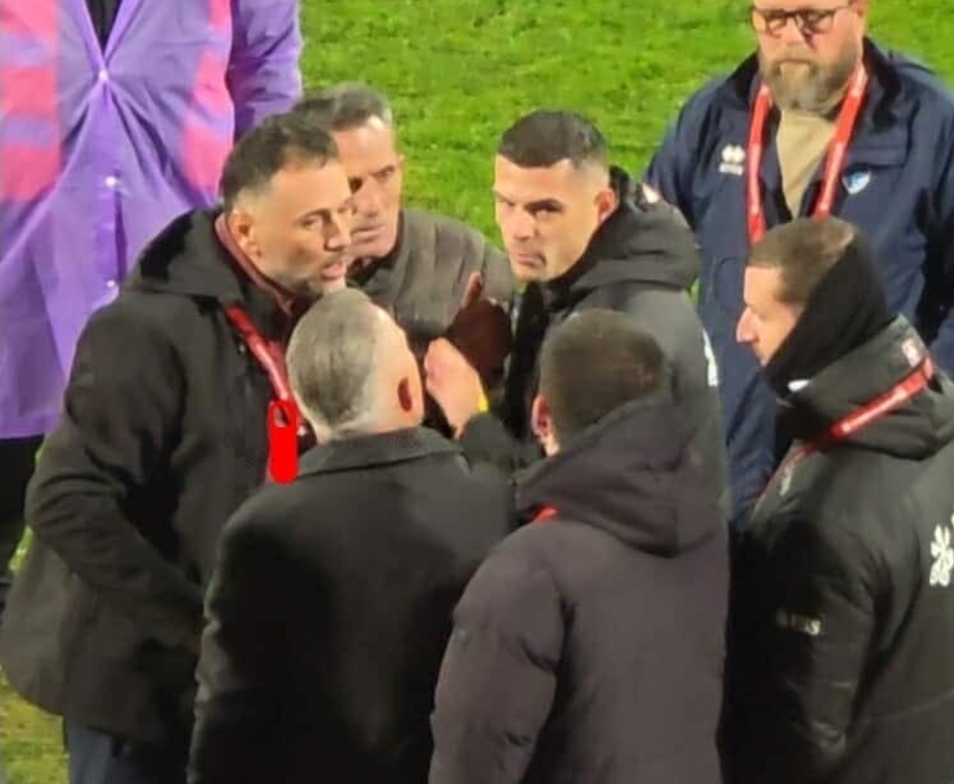 Tifozët kosovarë fishkëllojnë Xhakën  kapiteni i Zvicrës shpreh zhgënjimin e tij