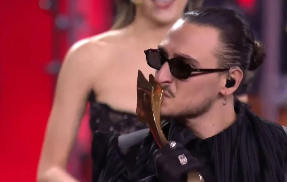 Alis me  Nan  e përfaqëson Shqipërinë në Eurovisionin e Vjenës