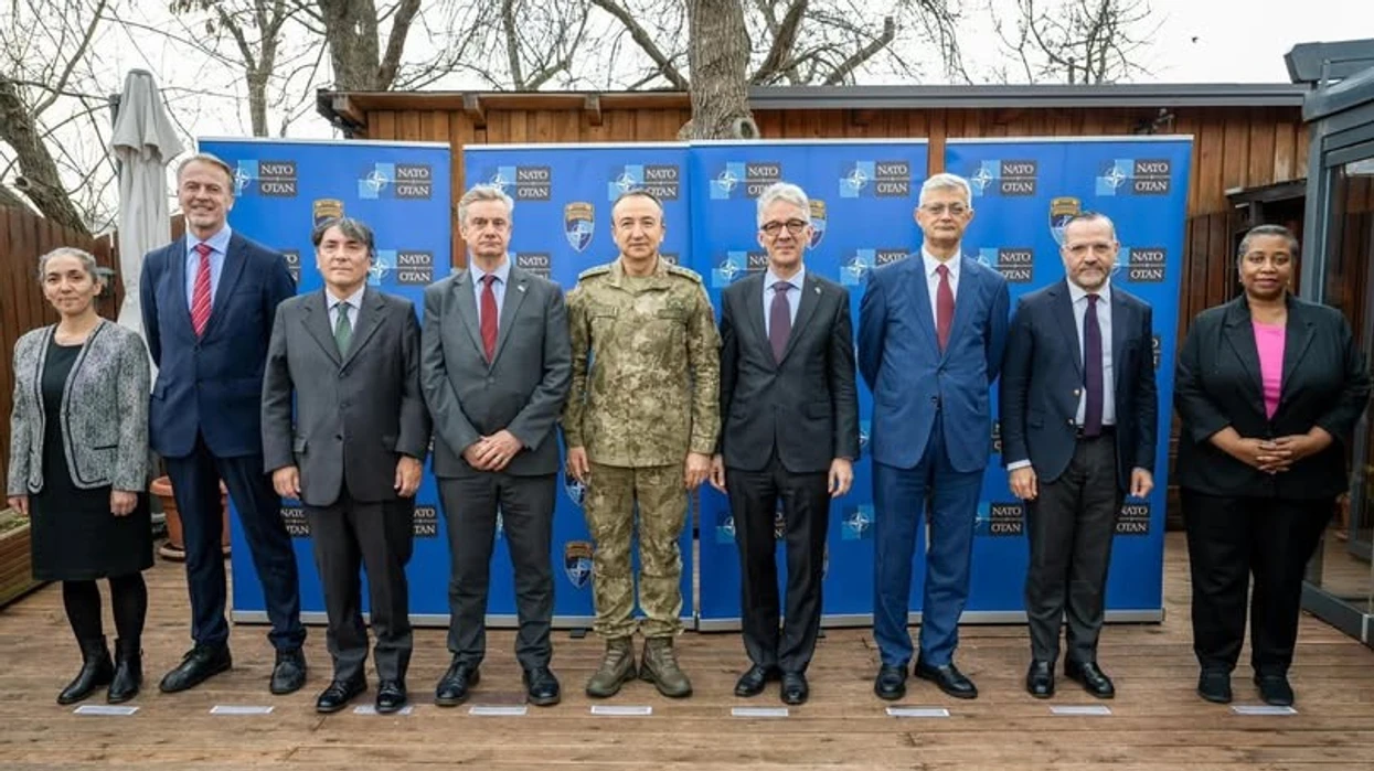 Komandanti i KFOR it takon përfaqësuesit e vendeve të QUINT it në Kosovë