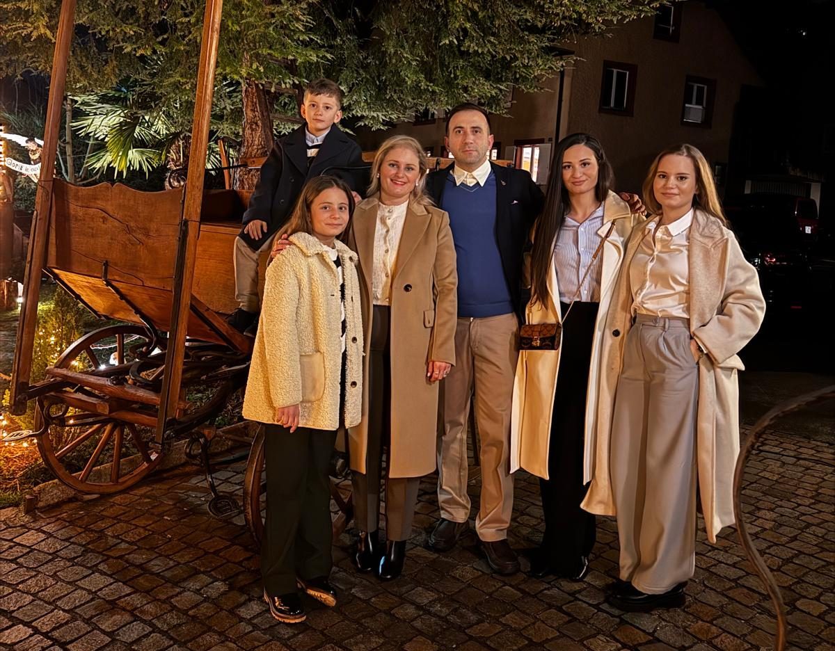 Traditë shqiptare e Krishtlindjes që ndriçon një lagje zvicerane