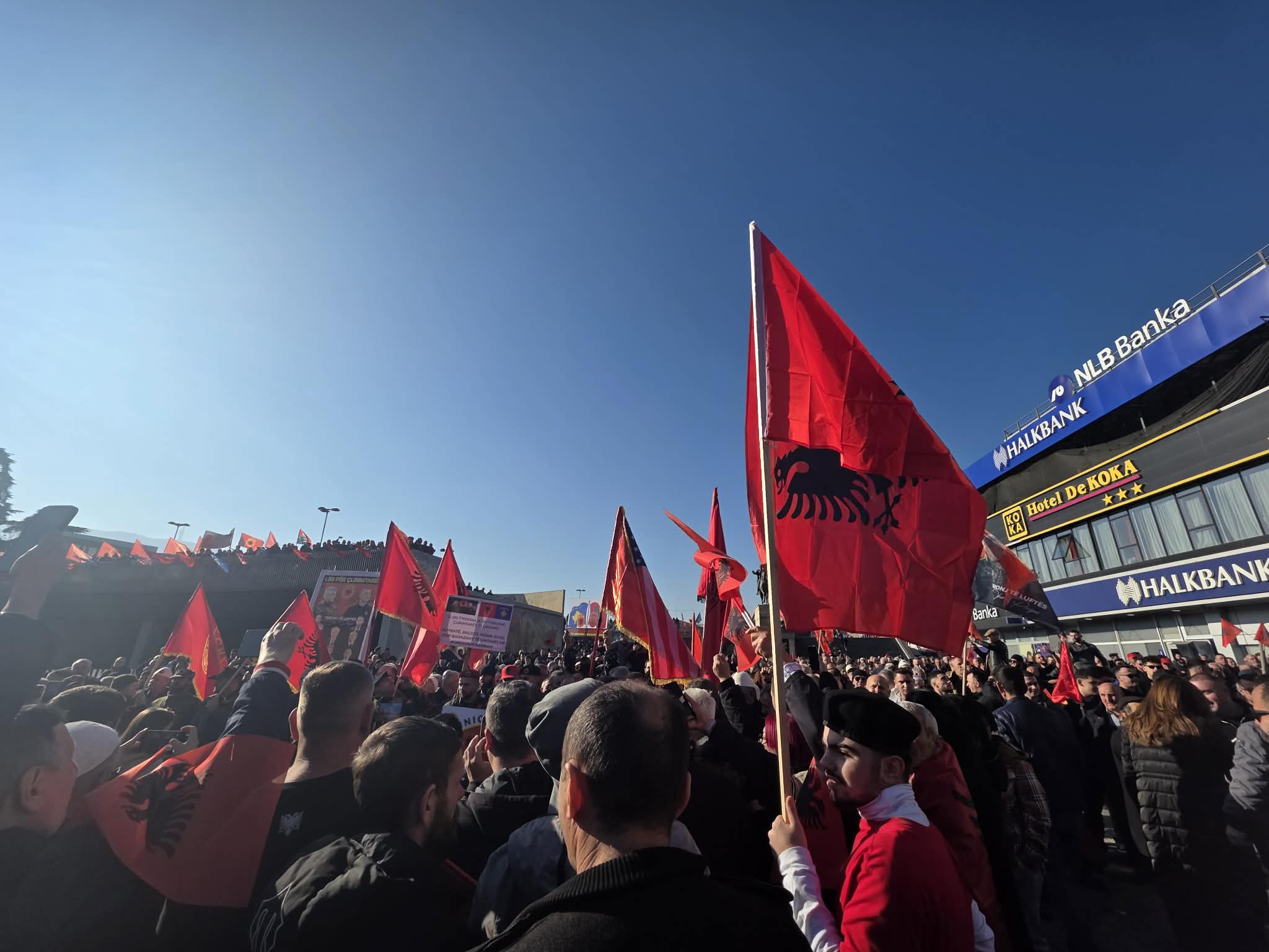 Nis protesta në Shkup  kërkohet drejtësi për ish krerët e UÇK së në Hagë