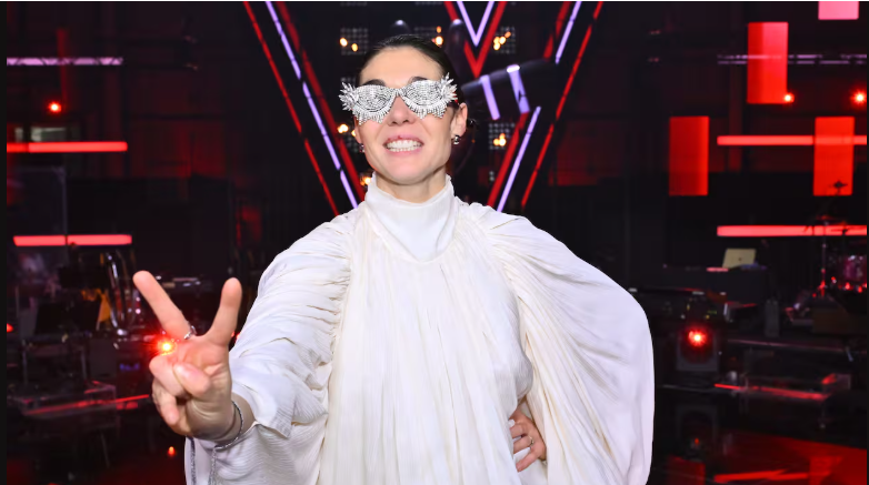 E verbra zvicerane mahnit jurinë dhe siguron finalen në  The Voice 