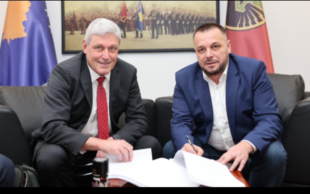 Kosova modernizon kapacitetet ushtarake me artileri të re amerikane