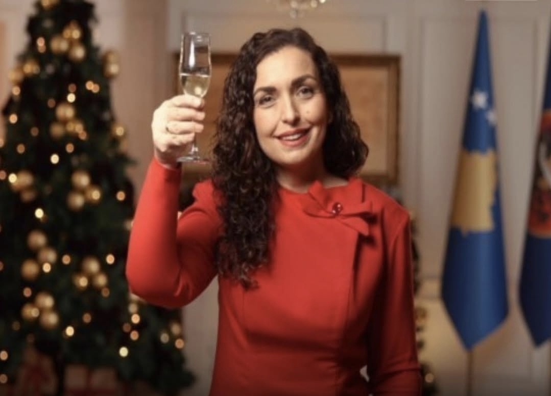 Presidentja Osmani uron qytetarët për Vitin e Ri 2026  Kosova të ecë përpara me unitet  siguri dhe zhvillim