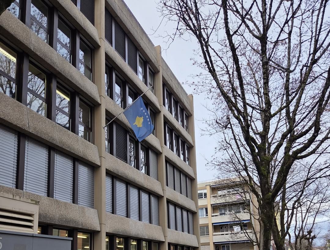 Tragjedia në Crans Montana  Flamuri në gjysmështizë në Ambasadën e Kosovës në Bernë