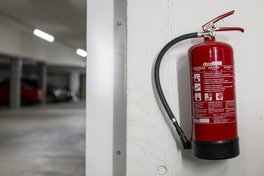 Si funksionon mbrojtja nga zjarri në kompani në Zvicër 