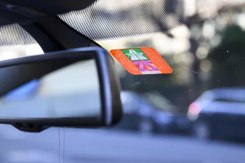 Shoferët zviceranë paralajmërohen për mashtrimet me vinjetat elektronike në autostradë