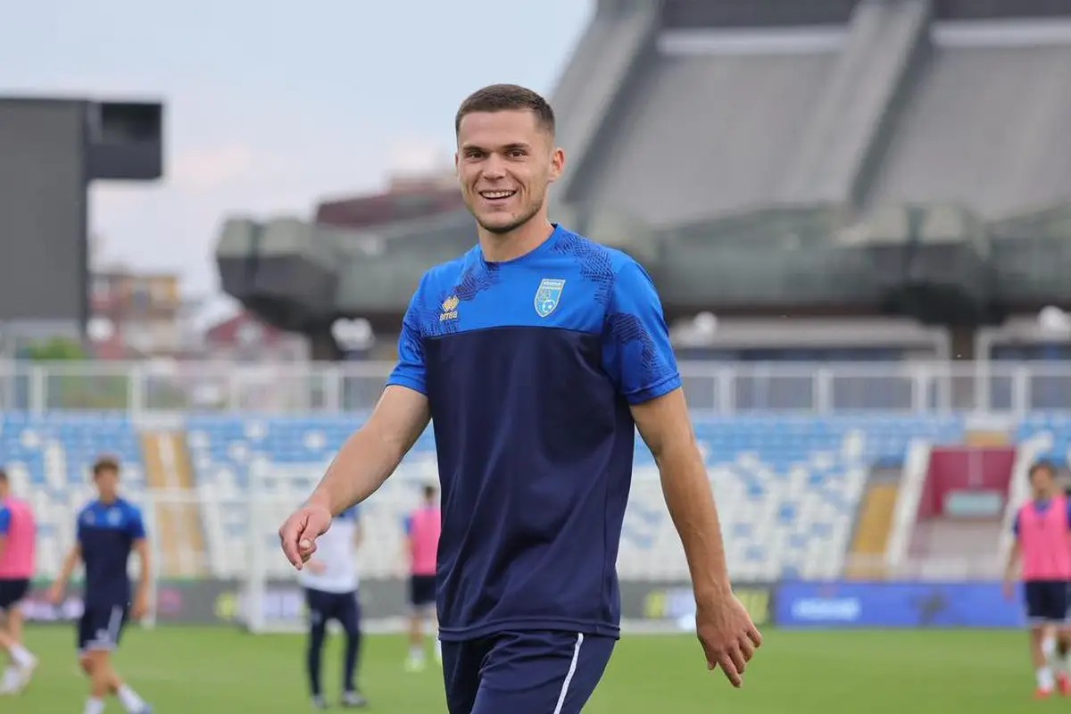 Raçi në radar të Barcelonës  mbrojtësi kosovar shkëlqen te Hajduk Split