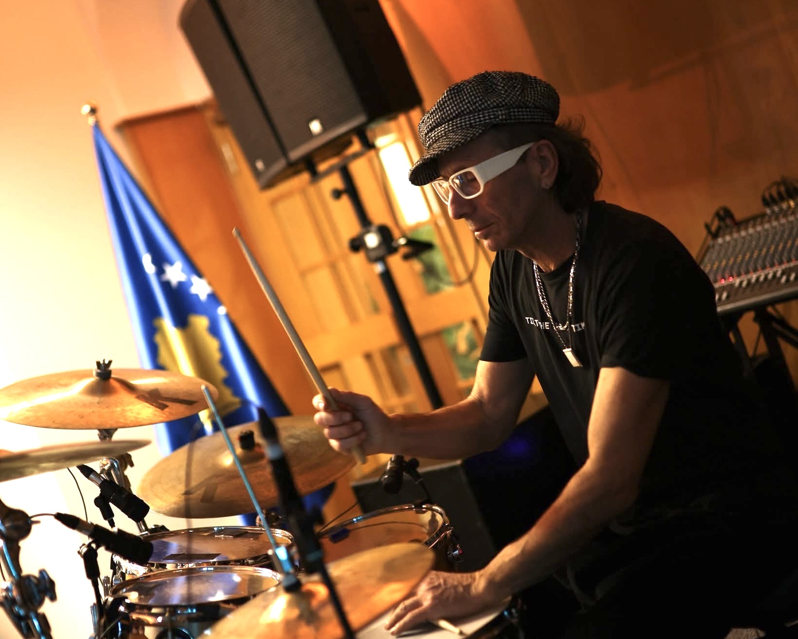 House of Kosova në Davos  Diplomaci aktive gjatë ditës  tinguj rok në mbrëmje