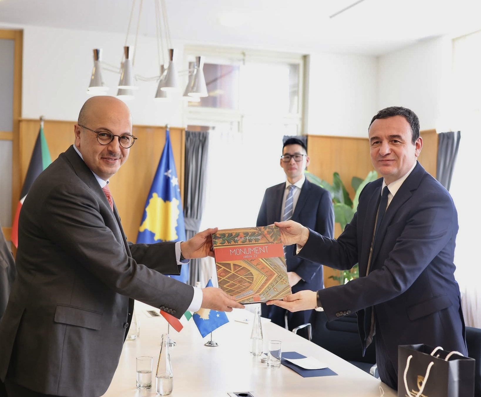 Kurti në Davos fton Kuvajtin për investime në energji  ujë dhe infrastrukturë