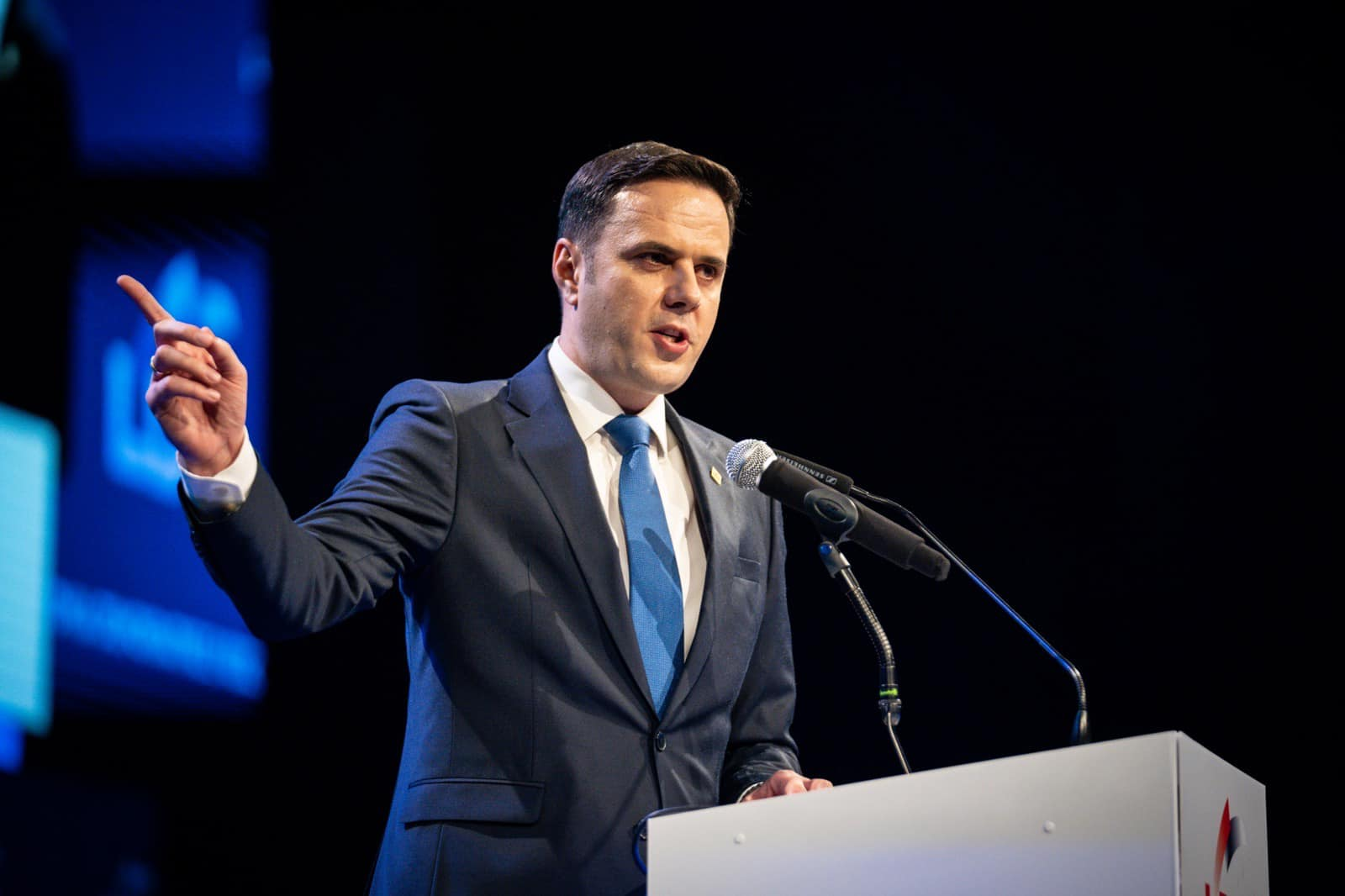 Pas fjalimit të gjatë të Abdixhikut  Kuvendi i LDK së vazhdon punimet me dyer të mbyllura