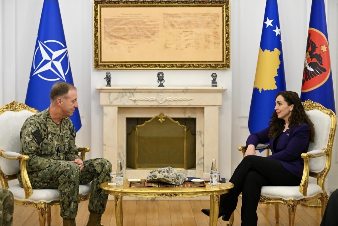 Presidentja Osmani priti komandantin e Forcave të Përbashkëta të NATO s në Napoli