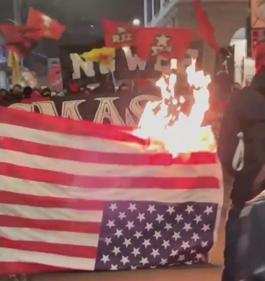 Demonstratë kundër Forumit Ekonomik Botëror shkakton trazira në Cyrih  digjet flamuri amerikan