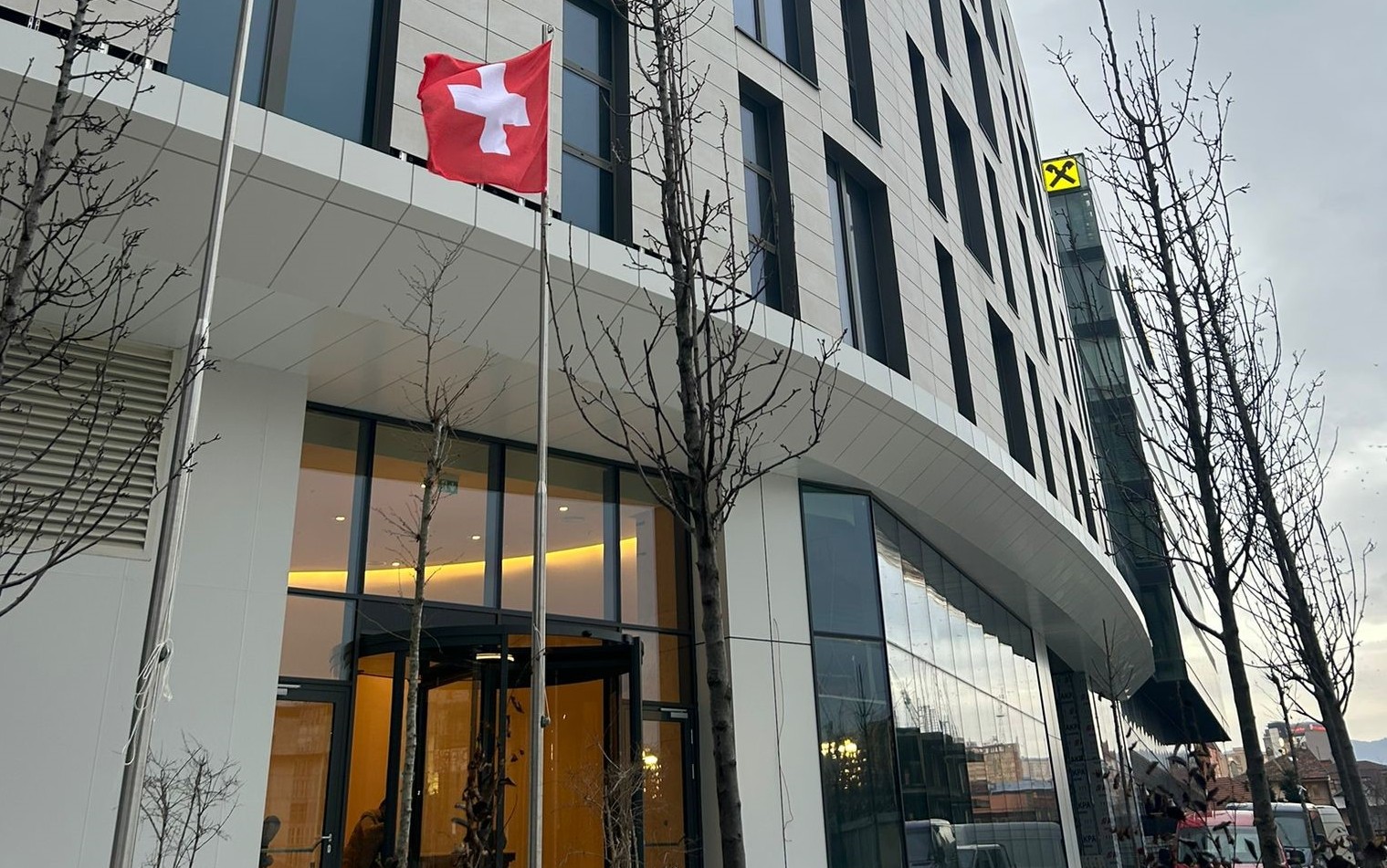 Ambasada e Zvicrës në Kosovë ndryshon adresën