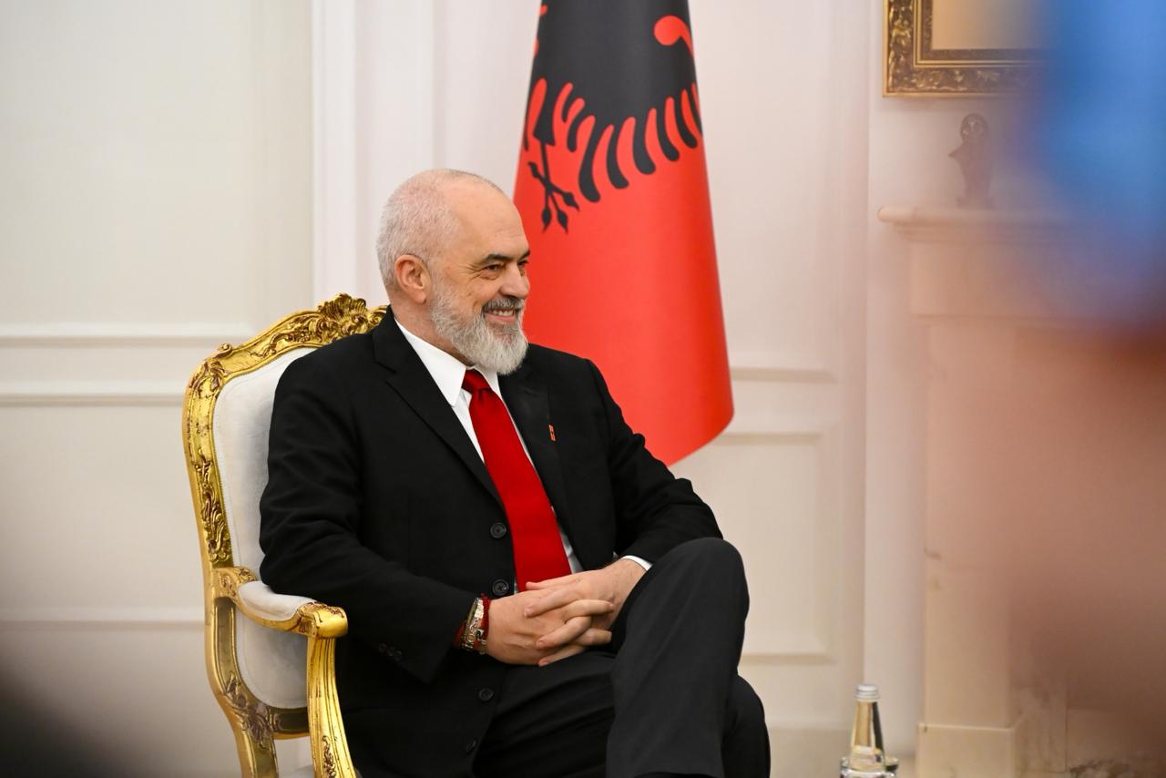 Kryeministri i Shqipërisë  Mund të flas pa lejen e Evropës  por jo pa atë të amerikanëve