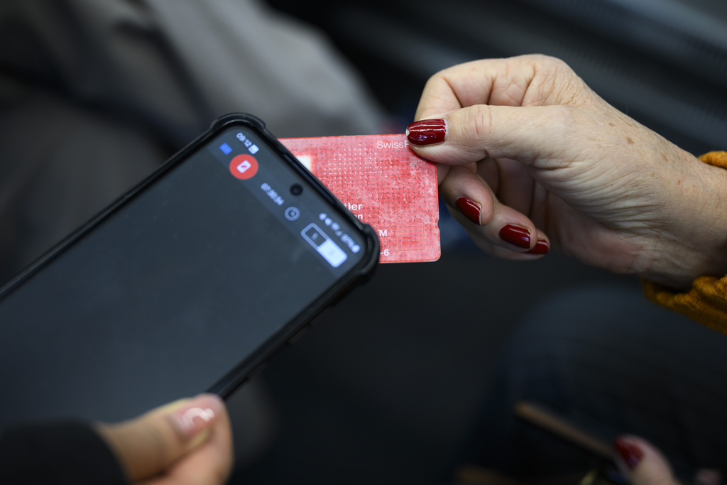 Kantonet zvicerane që po fusin kartela pagesash për azilkërkuesit