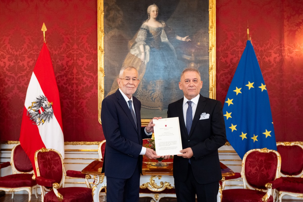 Shkruan gazeta e njohur austriake  Nga emigrant në diplomat