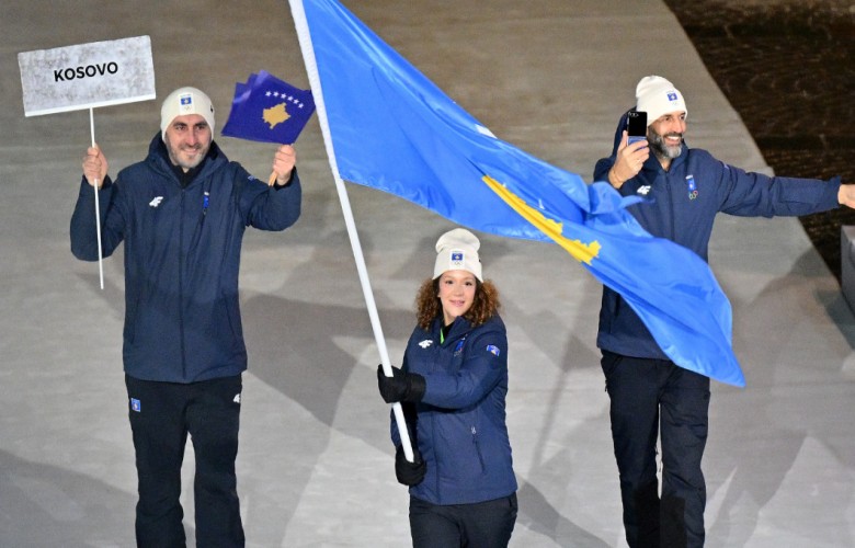 Presidentja Osmani  Flamuri i Kosovës u valëvit me krenari në Milano Cortina