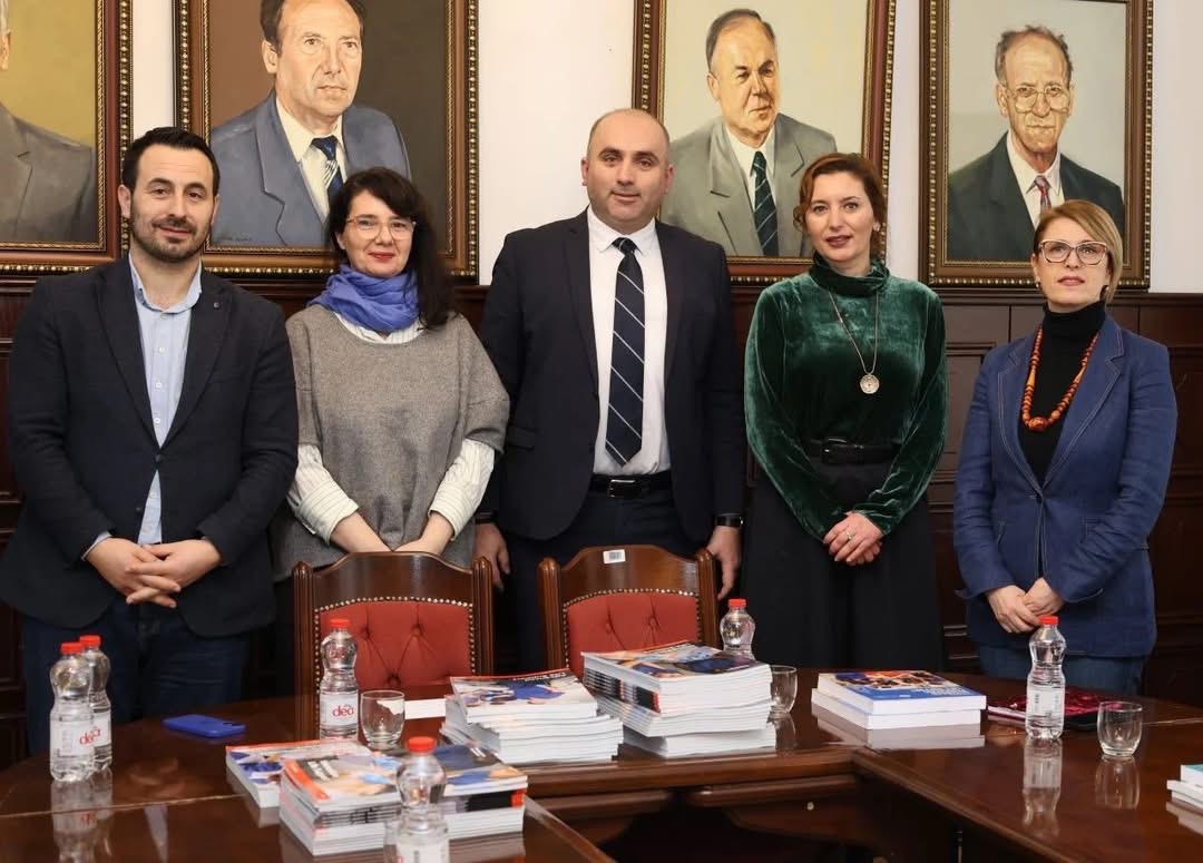 Diaspora dhe institucionet britanike mbështesin Fakultetin e Mjekësisë në Prishtinë me manuale klinike