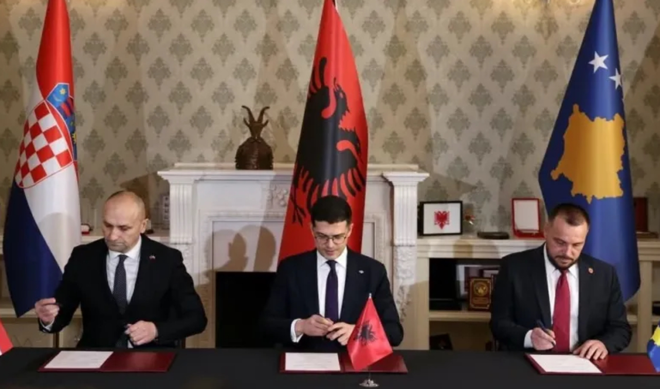 NATO për aleancën Kosovë Shqipëri Kroaci  Janë kontribuese për stabilitetin rajonal