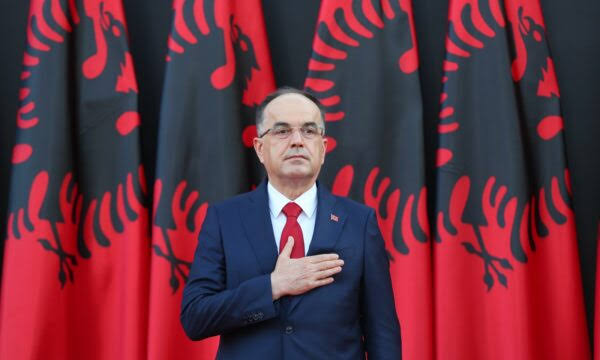 Begaj uron Kosovën në Ditën e Pavarësisë  Le të ecim bashkë  për jetë e mot