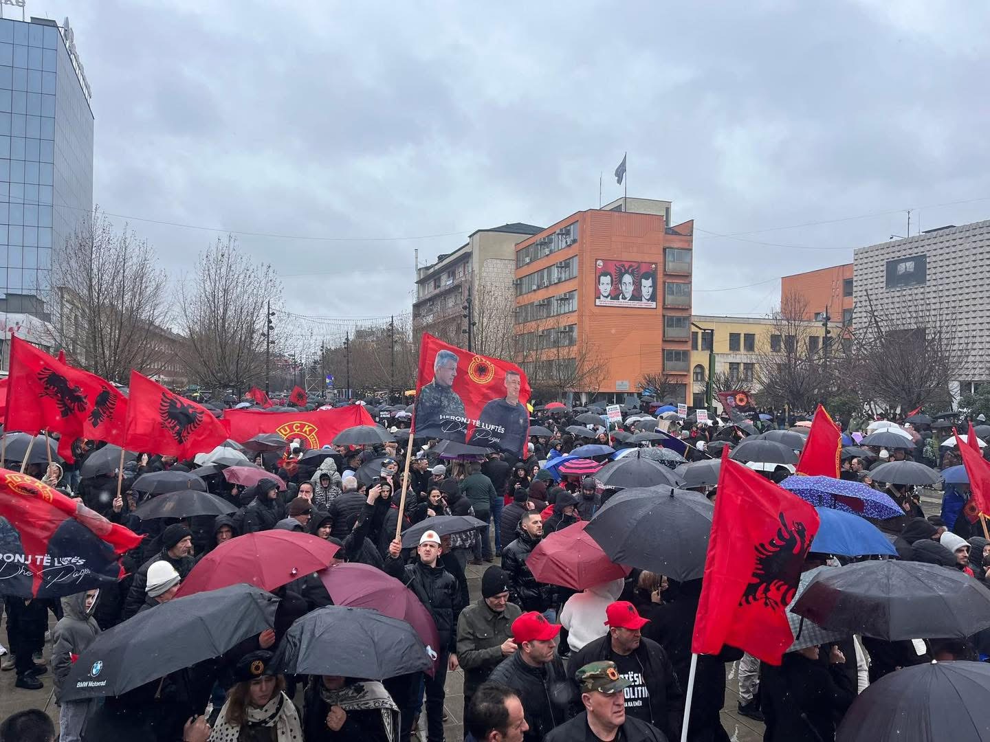 Qytetarët e Kosovës nisin të mblidhen për marshin  Drejtësi  jo politikë 