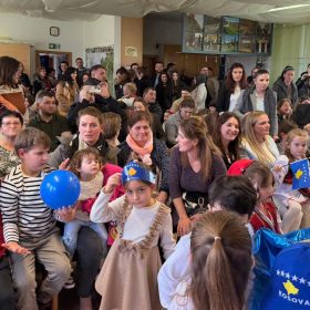 Nxënësit shqiptarë kremtojnë 18-vjetorin e Pavarësisë në Schwäbisch Gmünd