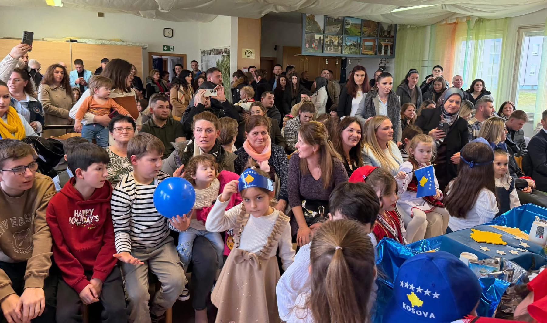 Nxënësit shqiptarë kremtojnë 18 vjetorin e Pavarësisë në Schwäbisch Gmünd