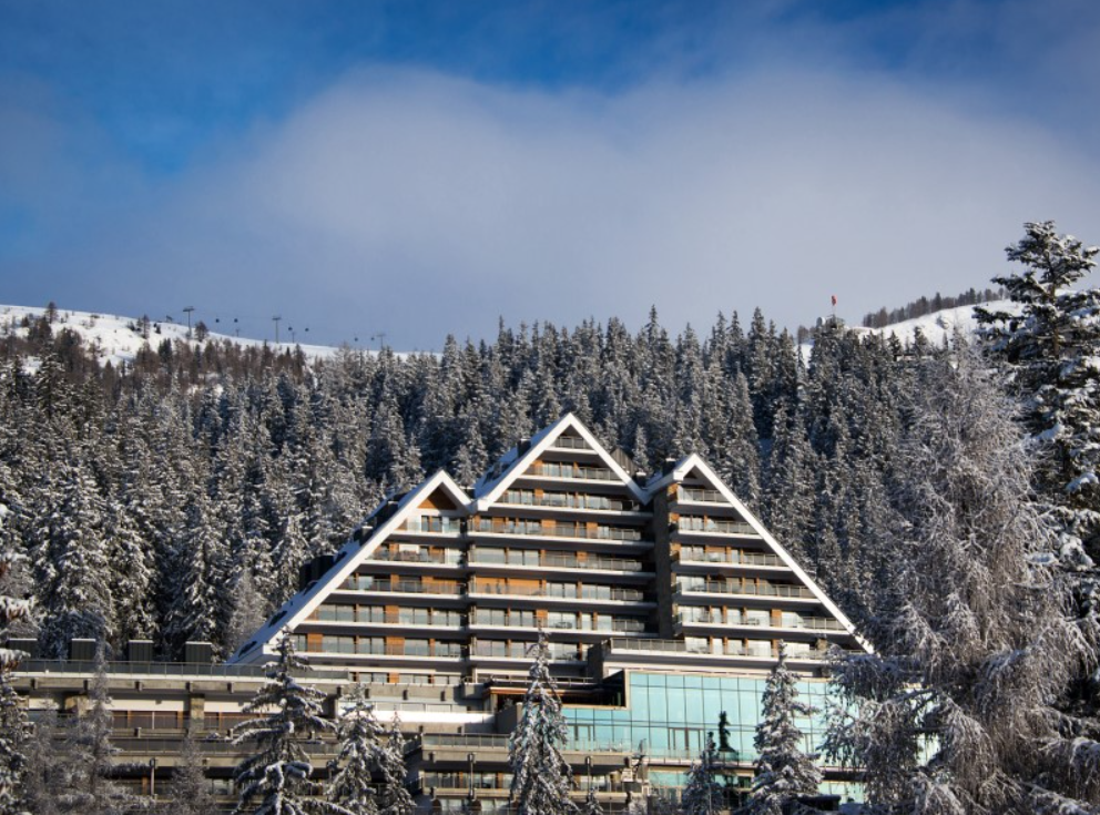 Hotel luksoz në Crans Montana mbyllet për shkelje sigurie