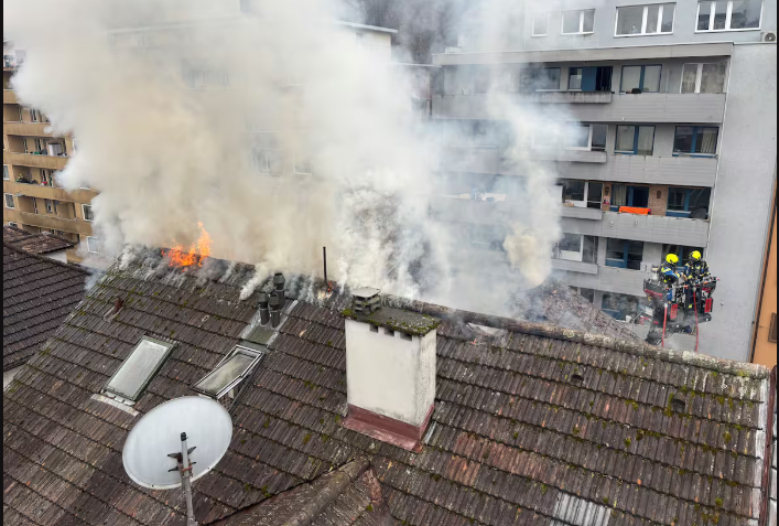 Zjarr masiv në Lucernë  ndërhyjnë rreth 100 zjarrfikës