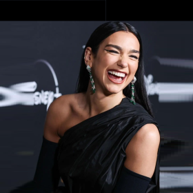 Dua Lipa uron Kosovën: “18 vjet shtet”