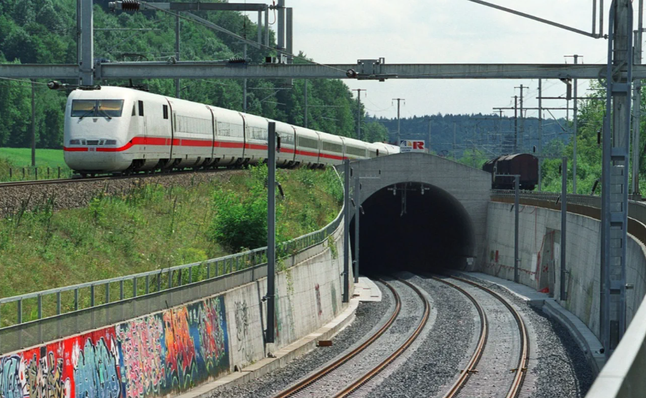 Tren EuroCity mbetet në tunel  paralizohet përkohësisht linja Olten Bern