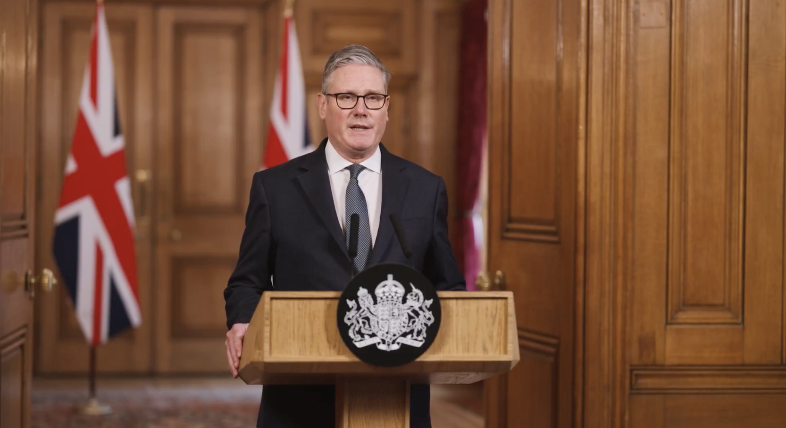 Keir Starmer jep dorëheqje nga posti i kryeministrit të Britanisë së Madhe