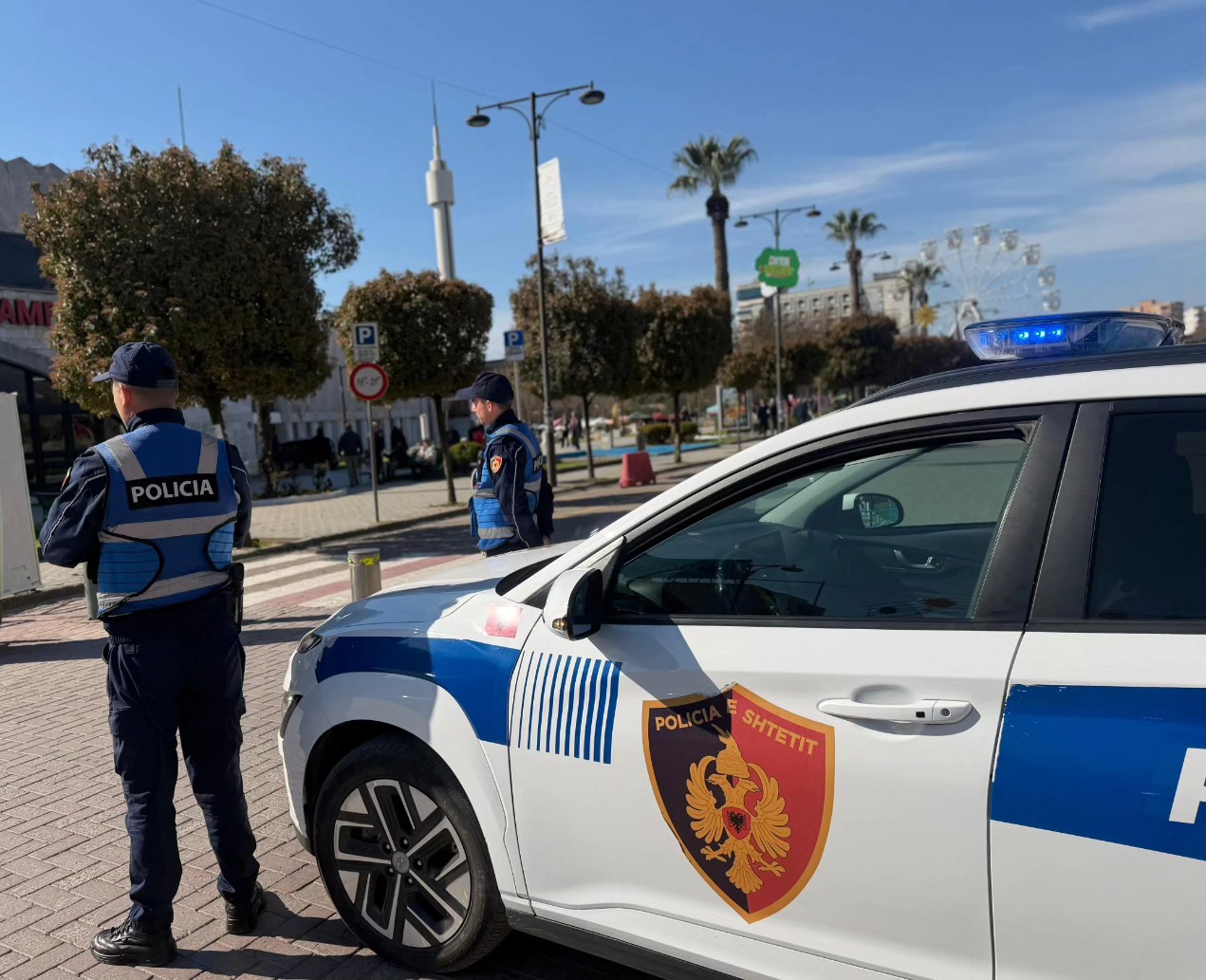 Alarm për bombë në një qendër tregtare në Tiranë