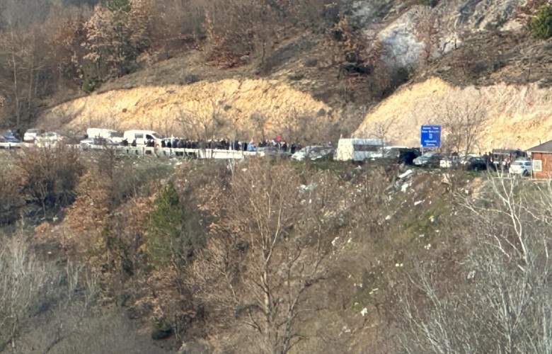 Protesta e serbëve  mbyllet pika kufitare në Jarinjë
