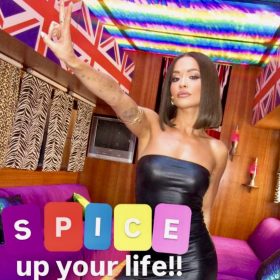 Rita Ora ndez skenën e “The Masked Singer”