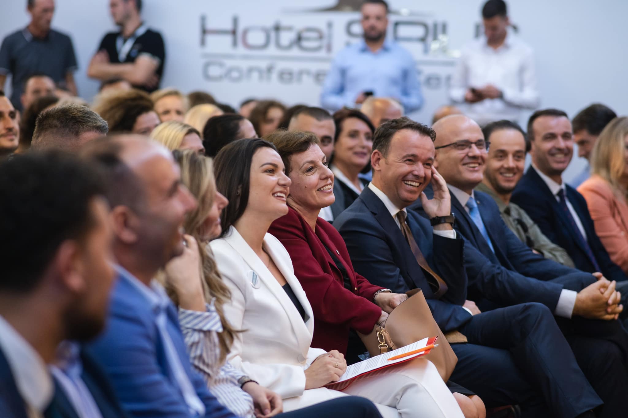 Japin dorëheqje kryetarja  kryesia dhe krejt anëtarësia e partisë GUXO në Deçan