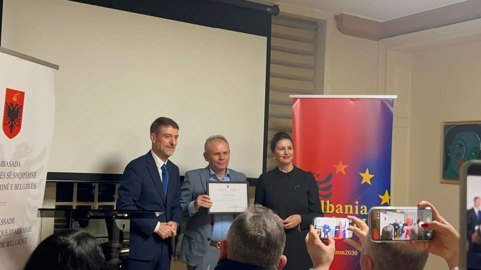 Shkolla shqipe  Iliriada  në Belgjikë nderohet për kontributin në ruajtjen e gjuhës dhe kulturës shqiptare