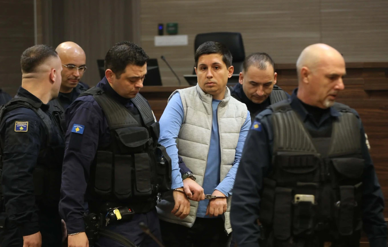 I akuzuari për Banjskën  Uniformën e kisha dhuratë  për gjueti