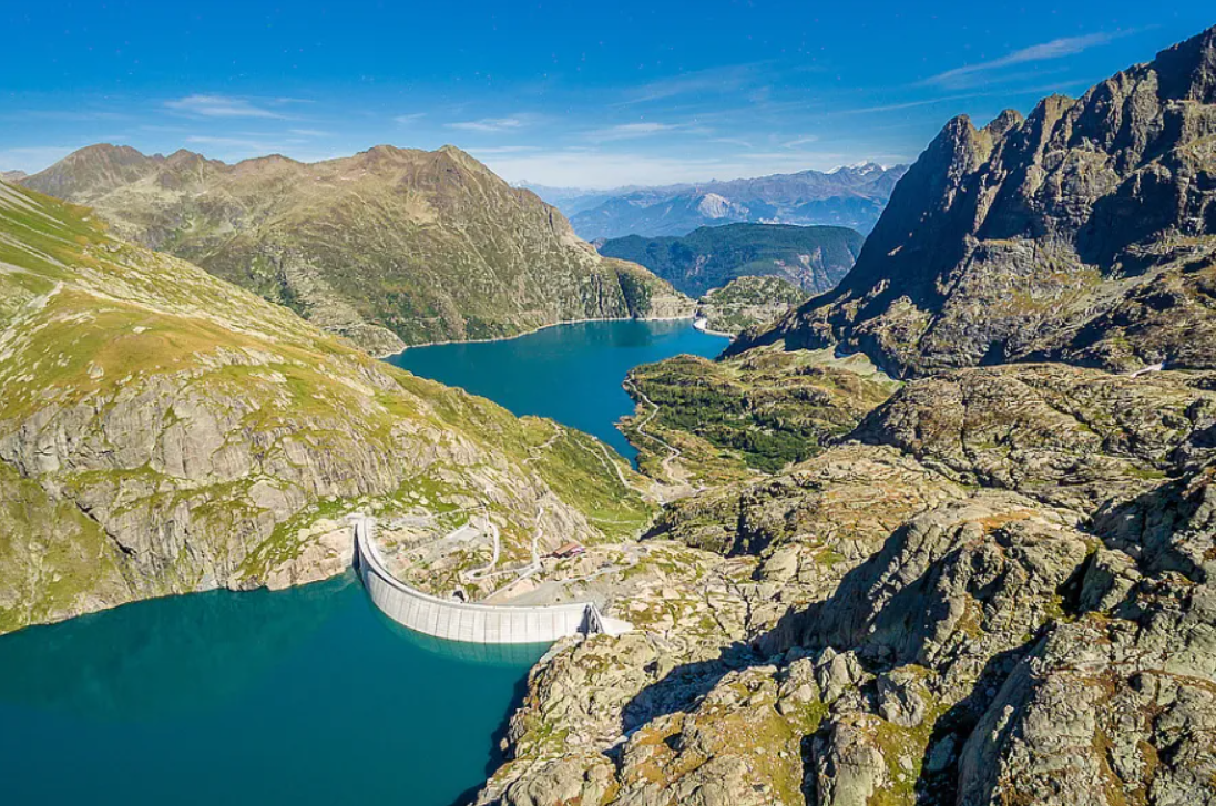 Central gjigant në Zvicër 600 metra nën tokë  një nga më të fuqishmit në Evropë
