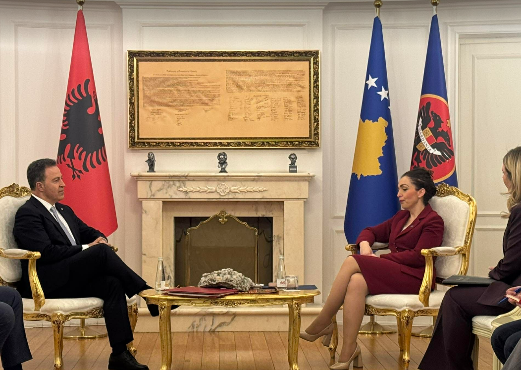 Kryetari i Kuvendit të Shqipërisë takon krerët e shtetit të Kosovës